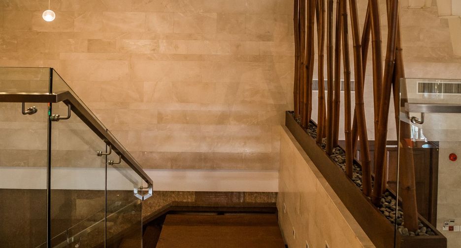 Casa en venta y en alquiler de 6 habitaciones en Watthana, Bangkok