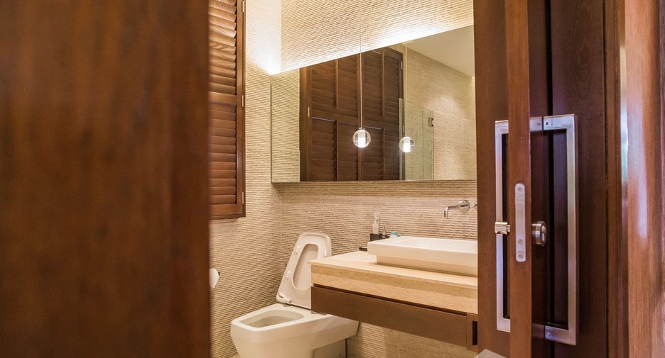 Casa en venta y en alquiler de 6 habitaciones en Watthana, Bangkok
