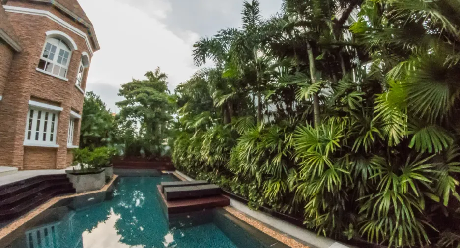 Casa en venta y en alquiler de 6 habitaciones en Watthana, Bangkok