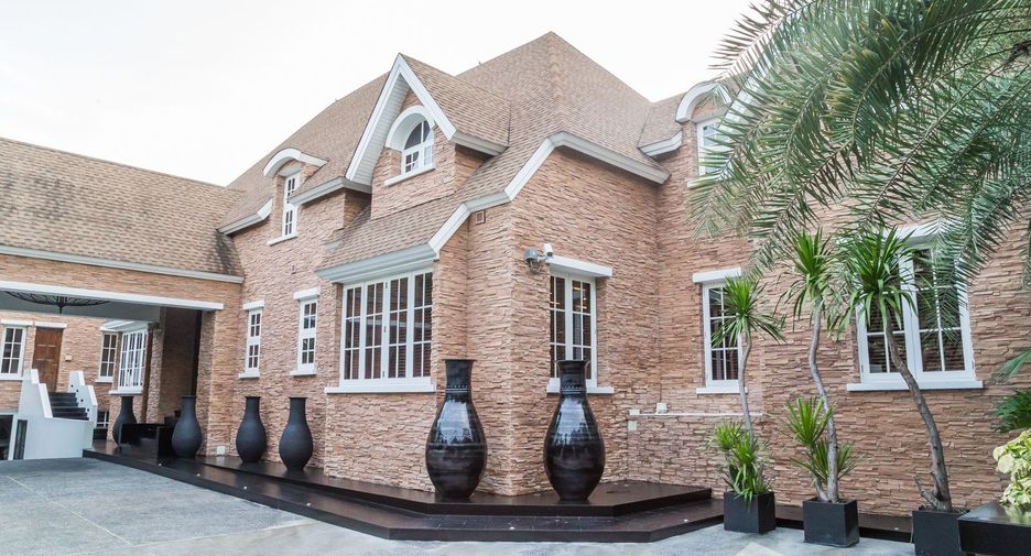 Casa en venta y en alquiler de 6 habitaciones en Watthana, Bangkok