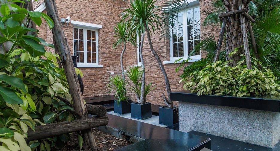 Casa en venta y en alquiler de 6 habitaciones en Watthana, Bangkok