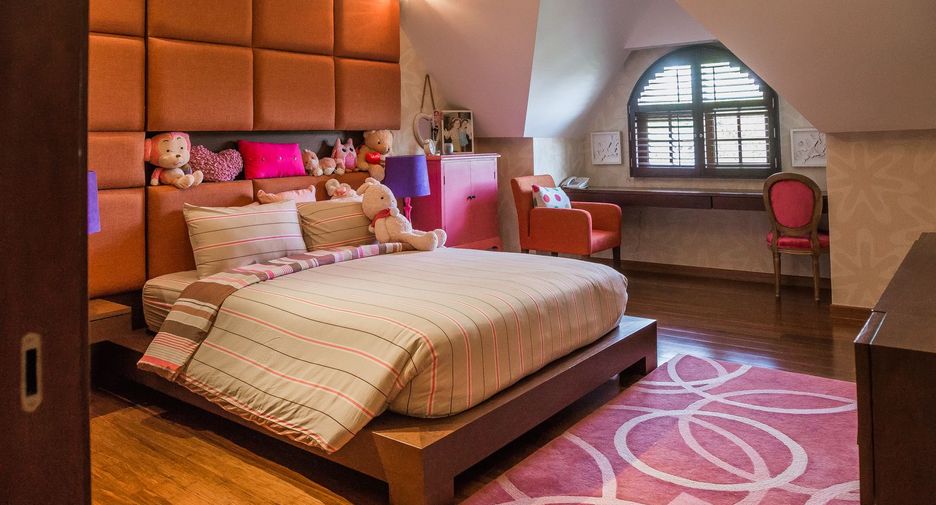 Casa en venta y en alquiler de 6 habitaciones en Watthana, Bangkok