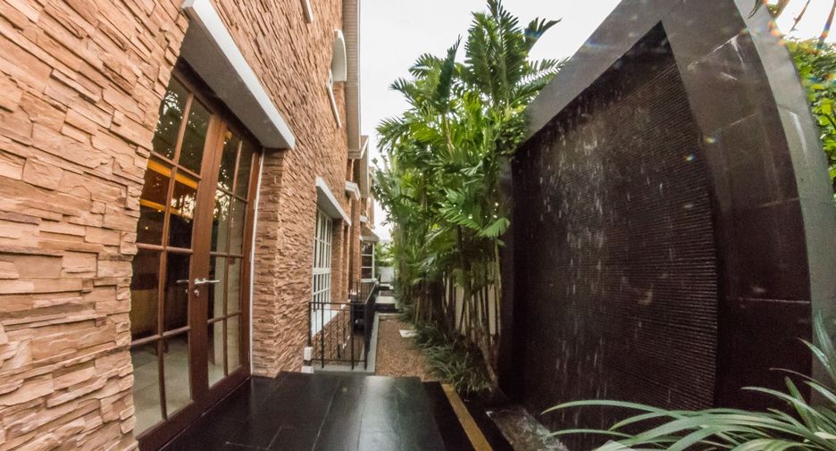 Haus zum Kauf und zur Miete mit 6 Zimmer in Watthana, Bangkok