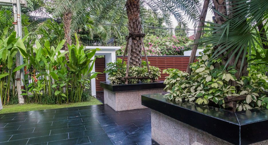 Casa en venta y en alquiler de 6 habitaciones en Watthana, Bangkok