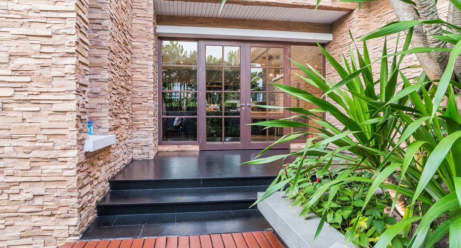 Casa en venta y en alquiler de 6 habitaciones en Watthana, Bangkok