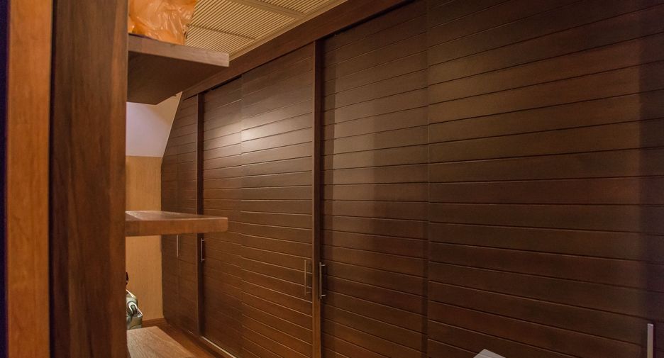 Casa en venta y en alquiler de 6 habitaciones en Watthana, Bangkok