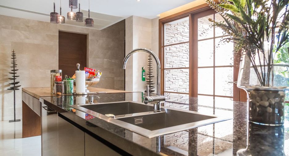 Casa en venta y en alquiler de 6 habitaciones en Watthana, Bangkok