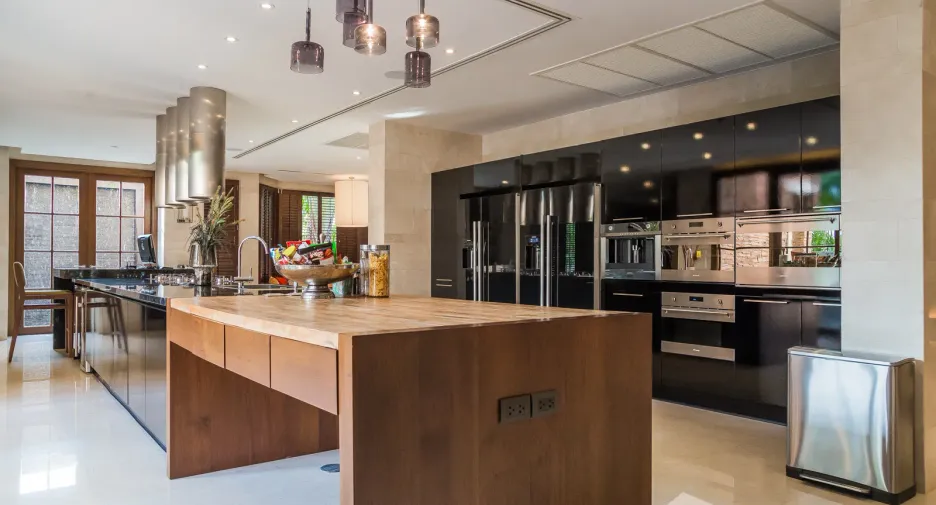 Casa en venta y en alquiler de 6 habitaciones en Watthana, Bangkok