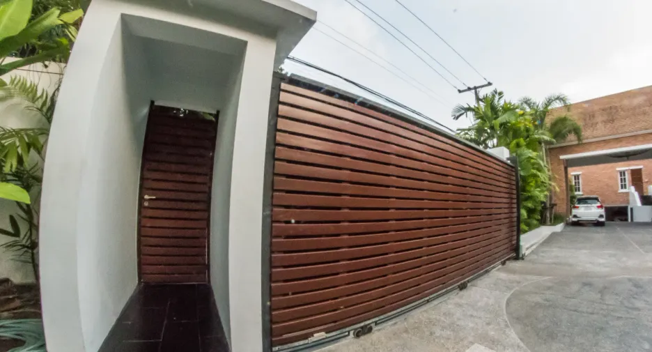Casa en venta y en alquiler de 6 habitaciones en Watthana, Bangkok