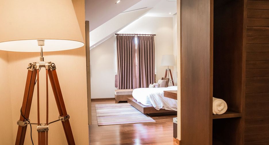Casa en venta y en alquiler de 6 habitaciones en Watthana, Bangkok