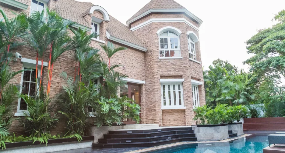 Casa en venta y en alquiler de 6 habitaciones en Watthana, Bangkok