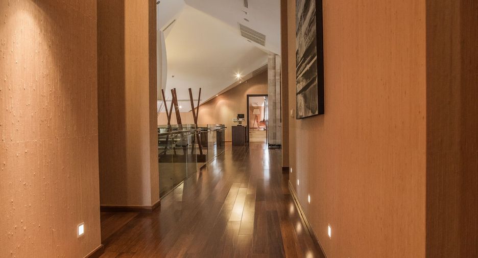 Casa en venta y en alquiler de 6 habitaciones en Watthana, Bangkok