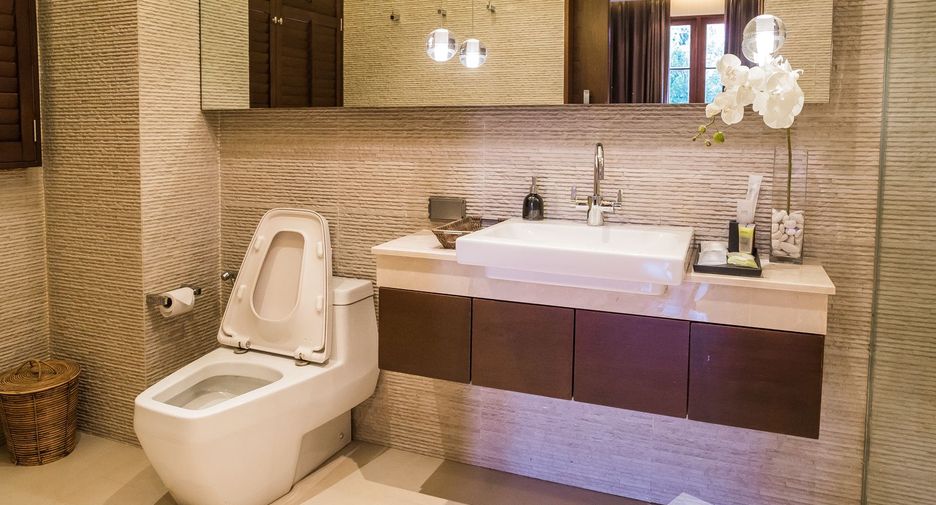Casa en venta y en alquiler de 6 habitaciones en Watthana, Bangkok