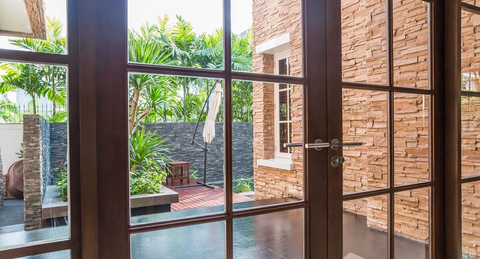 Casa en venta y en alquiler de 6 habitaciones en Watthana, Bangkok