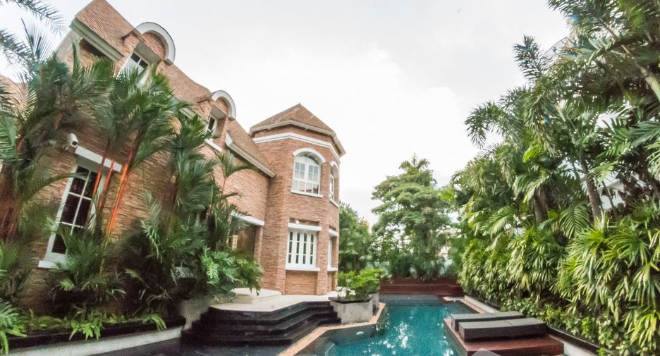 Casa en venta y en alquiler de 6 habitaciones en Watthana, Bangkok