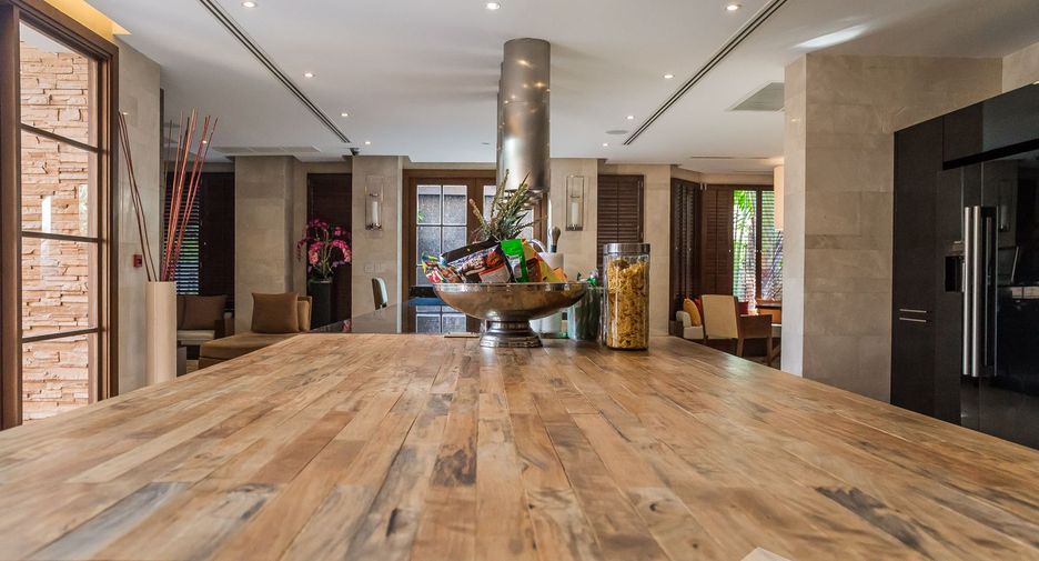 Casa en venta y en alquiler de 6 habitaciones en Watthana, Bangkok