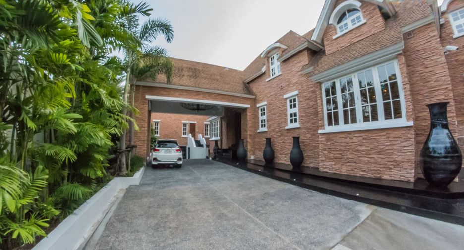 Haus zum Kauf und zur Miete mit 6 Zimmer in Watthana, Bangkok