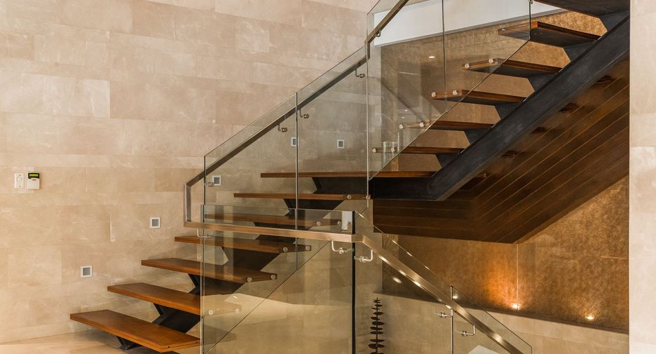 Casa en venta y en alquiler de 6 habitaciones en Watthana, Bangkok