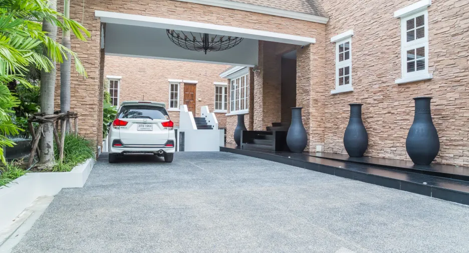 Casa en venta y en alquiler de 6 habitaciones en Watthana, Bangkok
