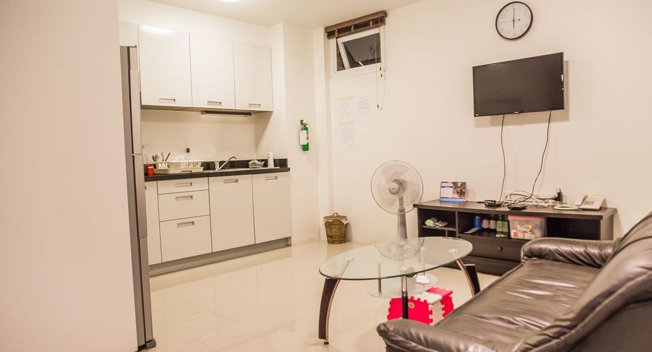 Casa en venta y en alquiler de 6 habitaciones en Watthana, Bangkok