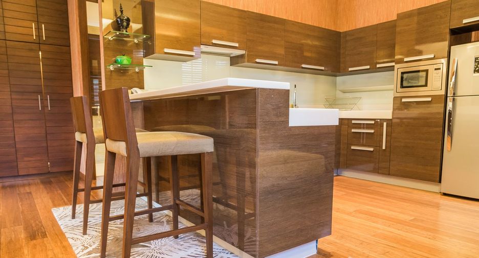 Casa en venta y en alquiler de 6 habitaciones en Watthana, Bangkok