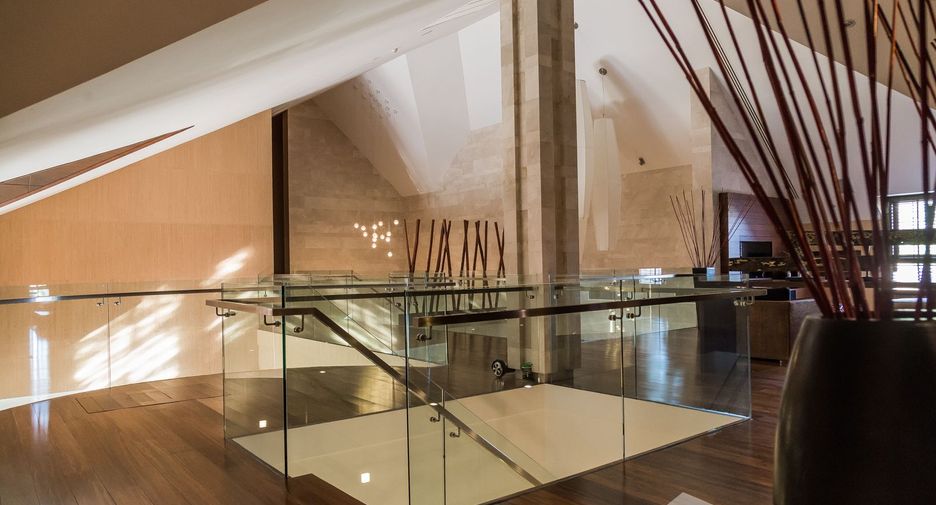 Casa en venta y en alquiler de 6 habitaciones en Watthana, Bangkok