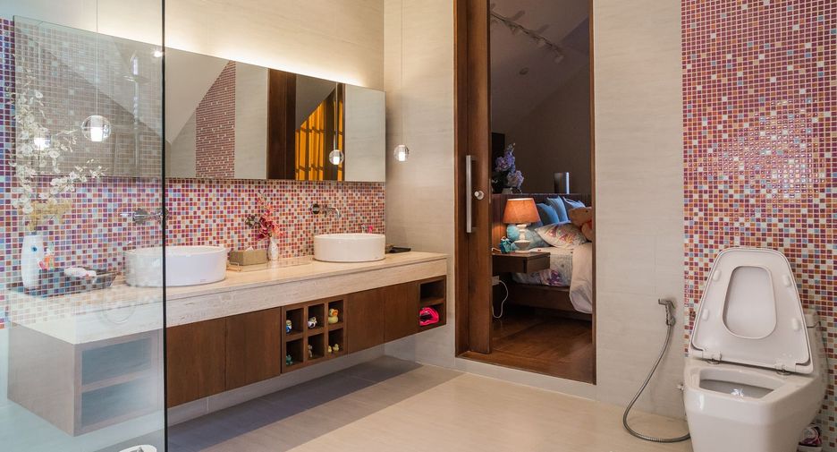Casa en venta y en alquiler de 6 habitaciones en Watthana, Bangkok