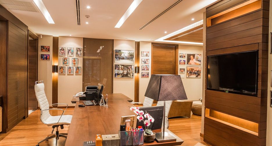 Casa en venta y en alquiler de 6 habitaciones en Watthana, Bangkok