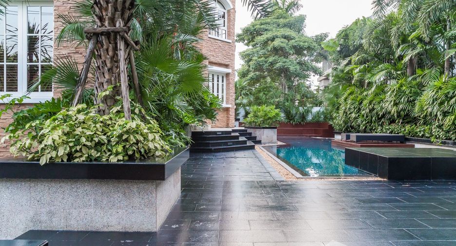 Casa en venta y en alquiler de 6 habitaciones en Watthana, Bangkok