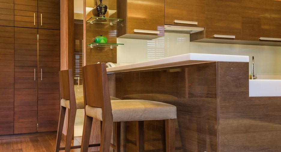 Casa en venta y en alquiler de 6 habitaciones en Watthana, Bangkok