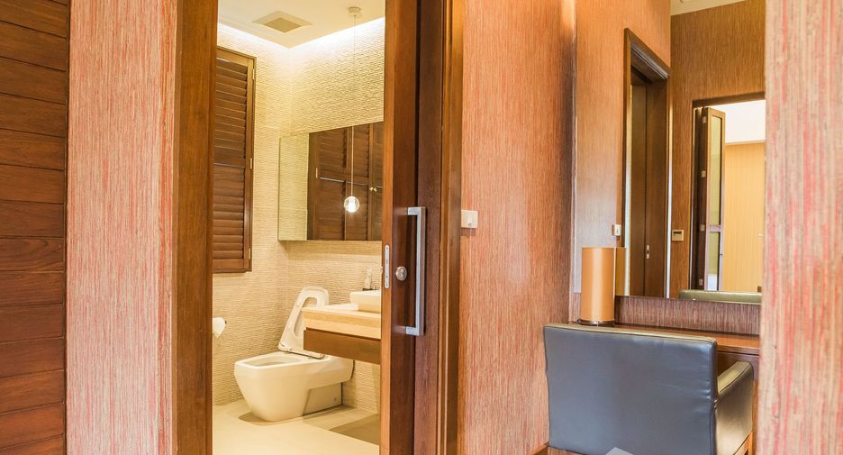 Casa en venta y en alquiler de 6 habitaciones en Watthana, Bangkok