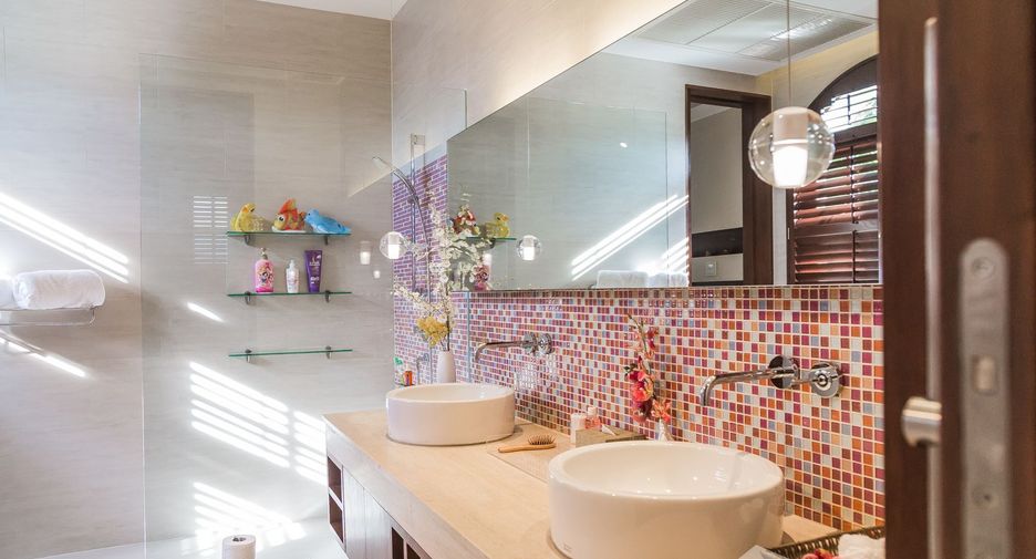 Casa en venta y en alquiler de 6 habitaciones en Watthana, Bangkok