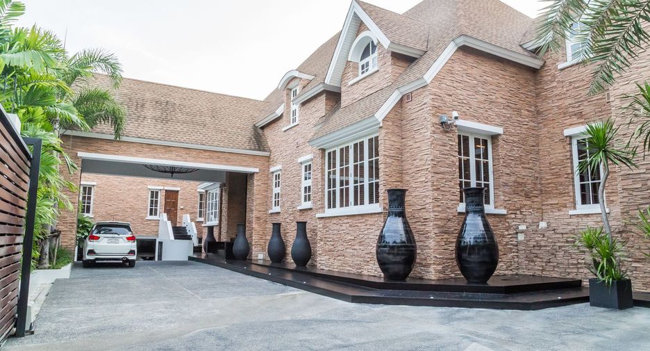 Casa en venta y en alquiler de 6 habitaciones en Watthana, Bangkok