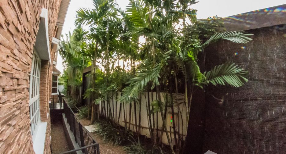 Haus zum Kauf und zur Miete mit 6 Zimmer in Watthana, Bangkok