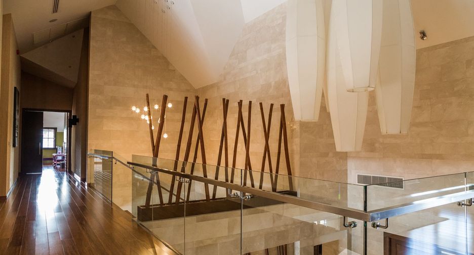 Casa en venta y en alquiler de 6 habitaciones en Watthana, Bangkok