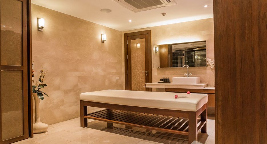 Casa en venta y en alquiler de 6 habitaciones en Watthana, Bangkok