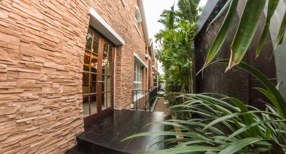 Casa en venta y en alquiler de 6 habitaciones en Watthana, Bangkok