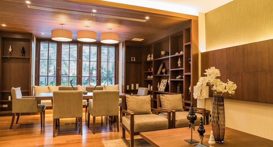 Casa en venta y en alquiler de 6 habitaciones en Watthana, Bangkok