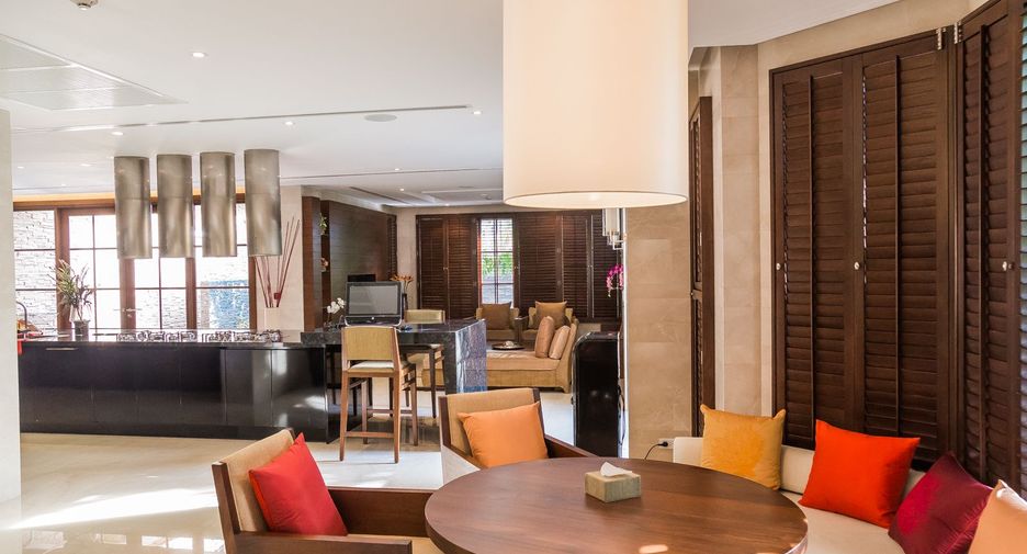 Casa en venta y en alquiler de 6 habitaciones en Watthana, Bangkok