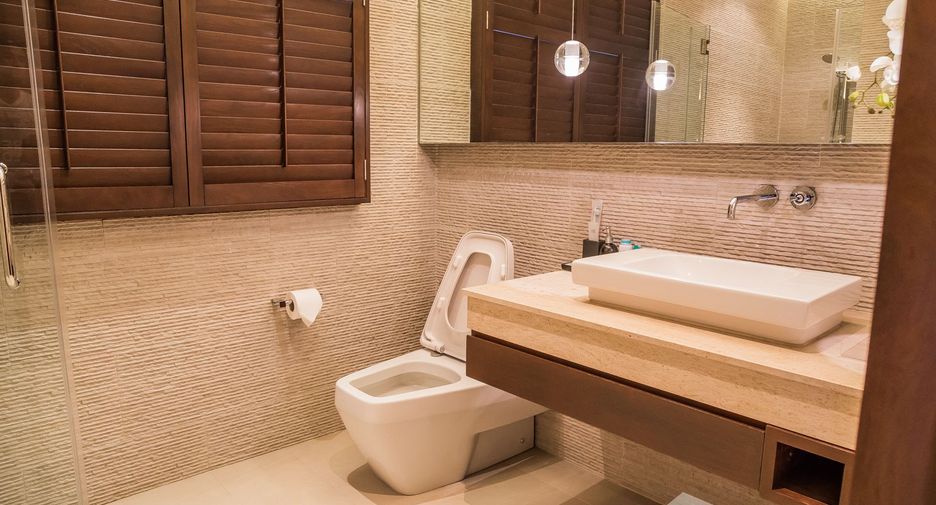 Casa en venta y en alquiler de 6 habitaciones en Watthana, Bangkok