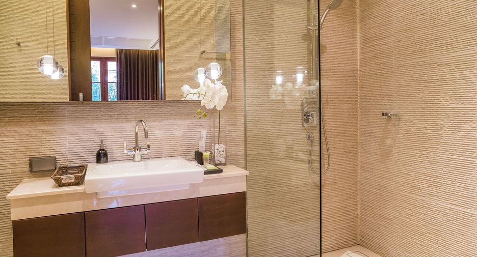 Casa en venta y en alquiler de 6 habitaciones en Watthana, Bangkok