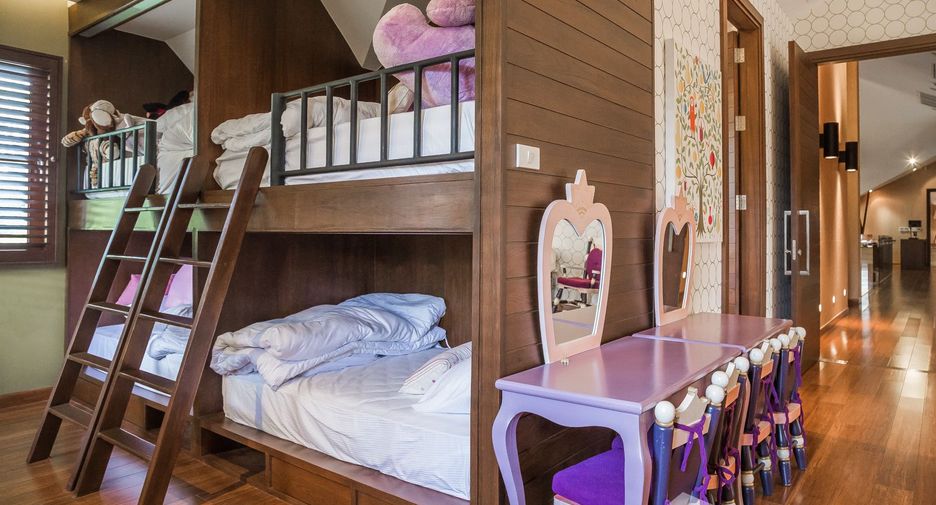 Casa en venta y en alquiler de 6 habitaciones en Watthana, Bangkok