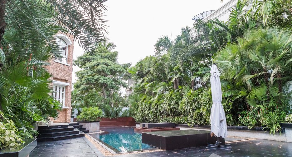 Casa en venta y en alquiler de 6 habitaciones en Watthana, Bangkok