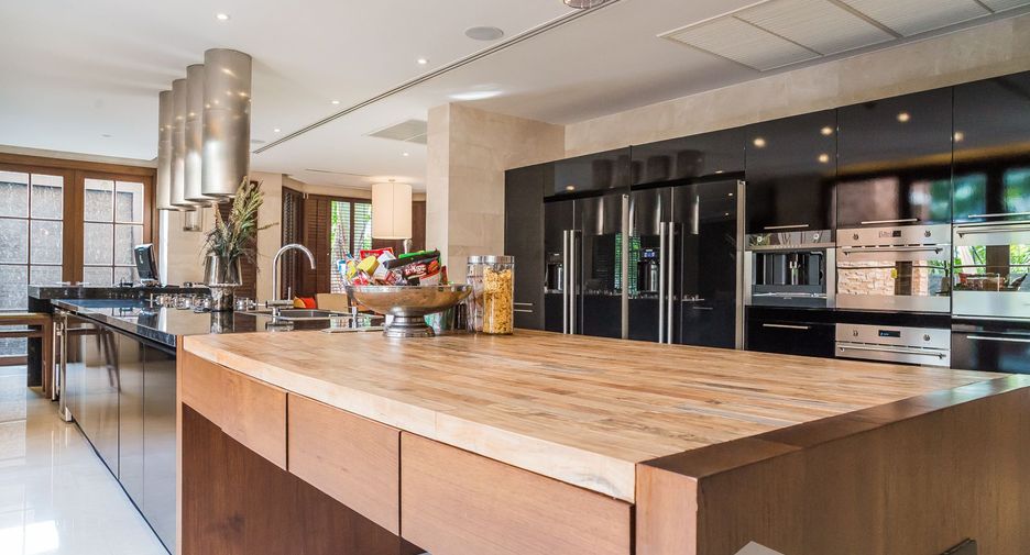 Casa en venta y en alquiler de 6 habitaciones en Watthana, Bangkok