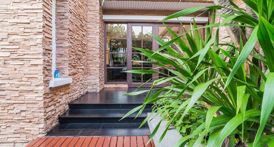 Casa en venta y en alquiler de 6 habitaciones en Watthana, Bangkok
