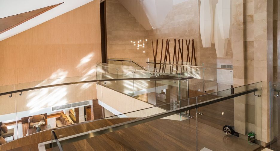 Casa en venta y en alquiler de 6 habitaciones en Watthana, Bangkok