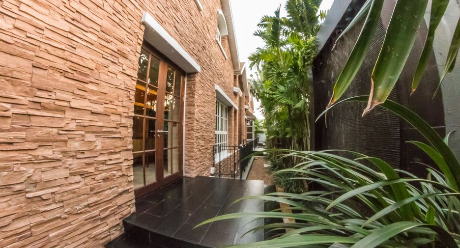 Haus zum Kauf und zur Miete mit 6 Zimmer in Watthana, Bangkok