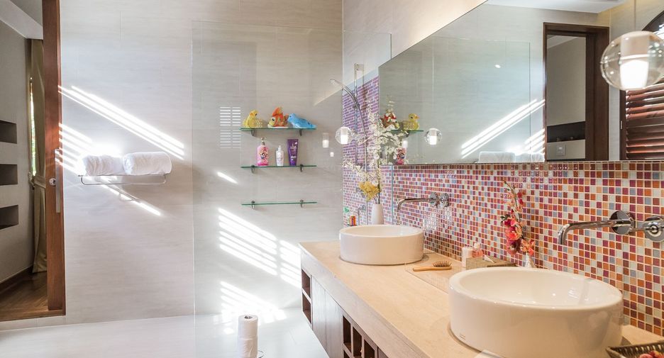 Casa en venta y en alquiler de 6 habitaciones en Watthana, Bangkok