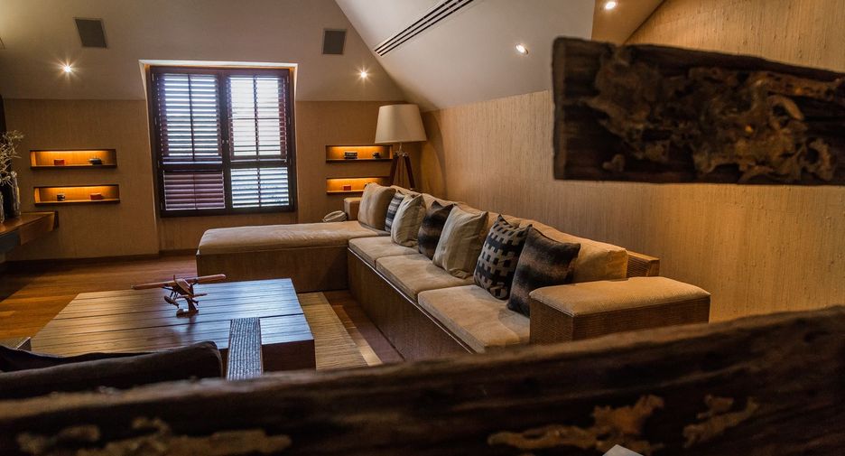 Casa en venta y en alquiler de 6 habitaciones en Watthana, Bangkok