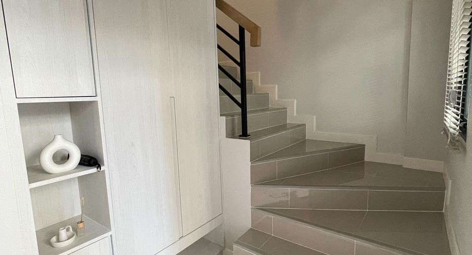 For rent 3 bedrooms townhouse in Mueang Rayong, Rayong